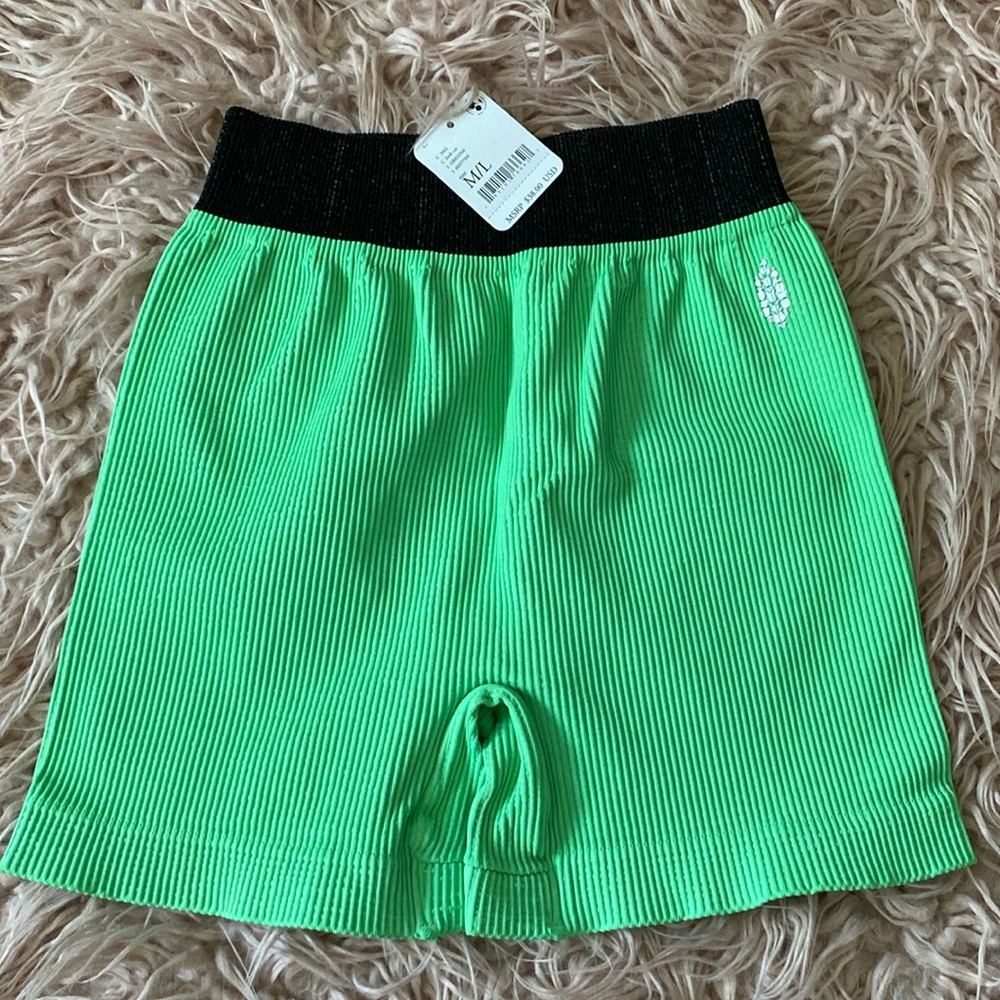 NWT Free People Movement Seamless Shorts Size M/L - Picture 2 of 10
